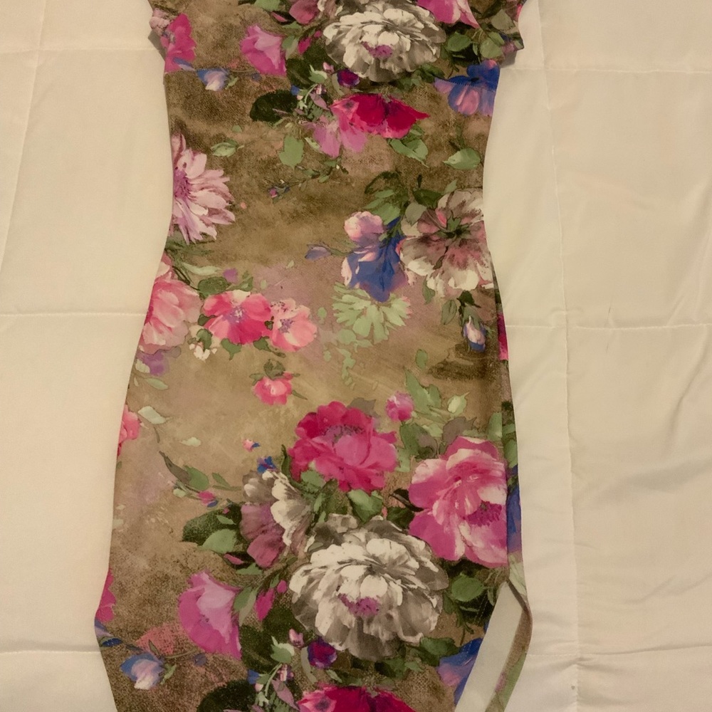 Mini flower dress / worn once / short sleeve - Picture 3 of 6
